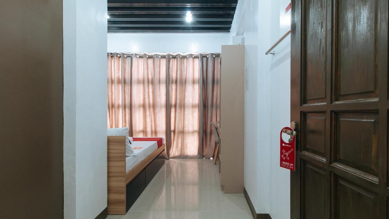 Hotel RedDoorz Near Iloilo International Airport Cabatuan Esterno foto