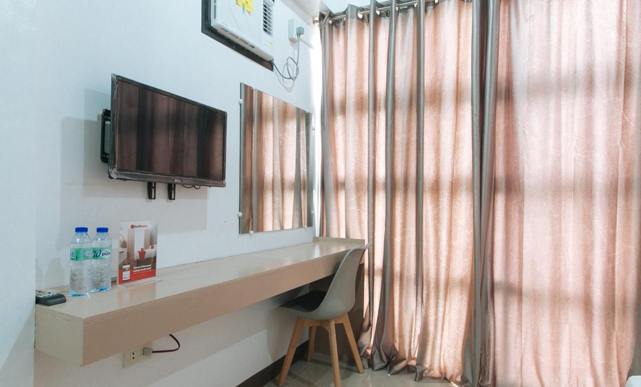 Hotel RedDoorz Near Iloilo International Airport Cabatuan Esterno foto