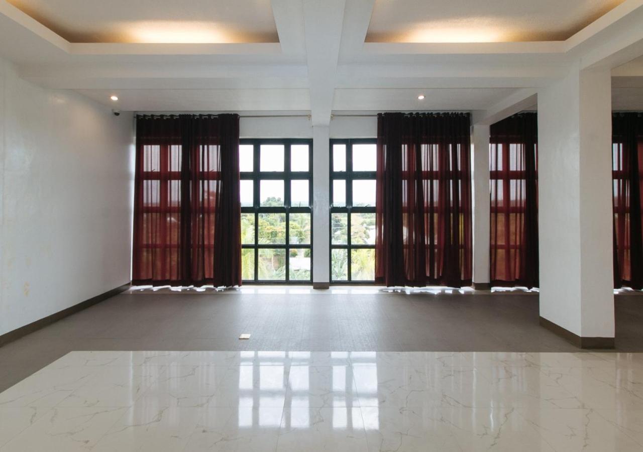 Hotel RedDoorz Near Iloilo International Airport Cabatuan Esterno foto