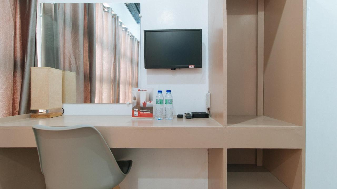 Hotel RedDoorz Near Iloilo International Airport Cabatuan Esterno foto