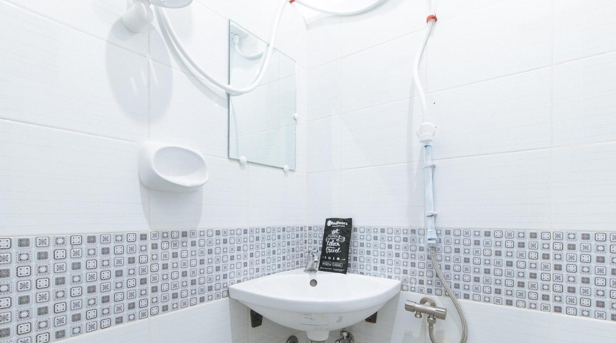 Hotel RedDoorz Near Iloilo International Airport Cabatuan Esterno foto